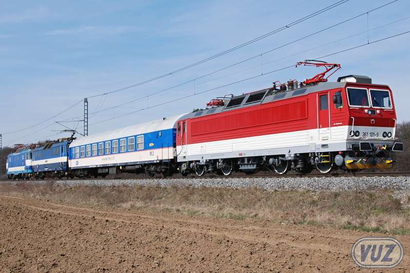 759e8b938399490fb22e45b1e80e7556