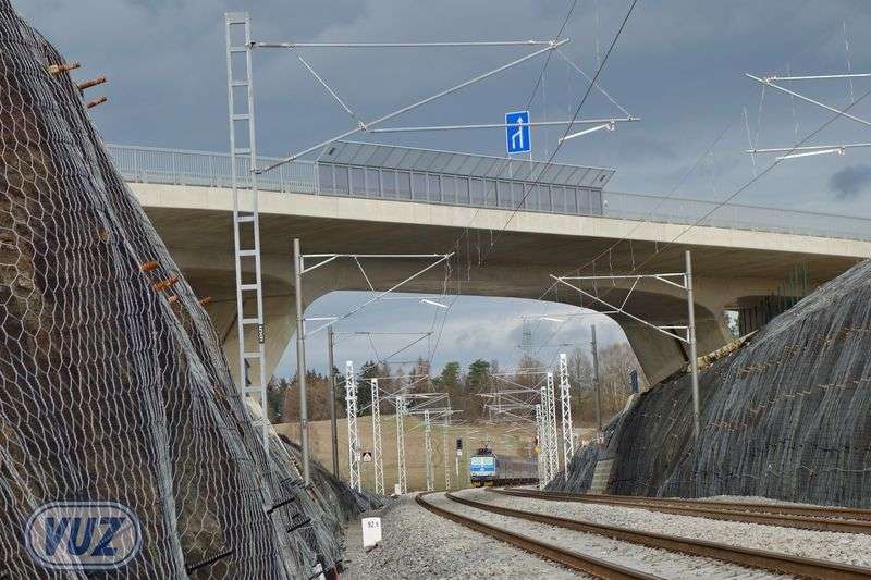 f2490a0854f04282a58c1b1d7cd05c1b